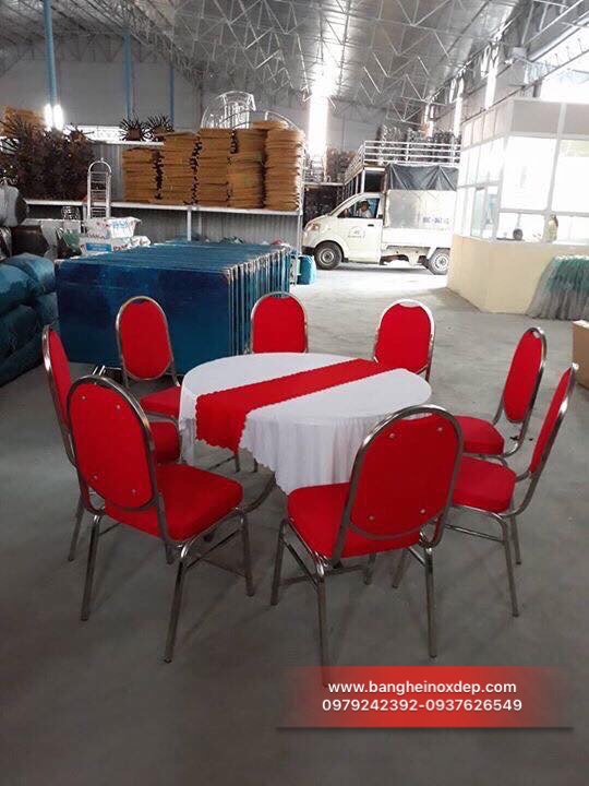 bàn ghế nhà hàng