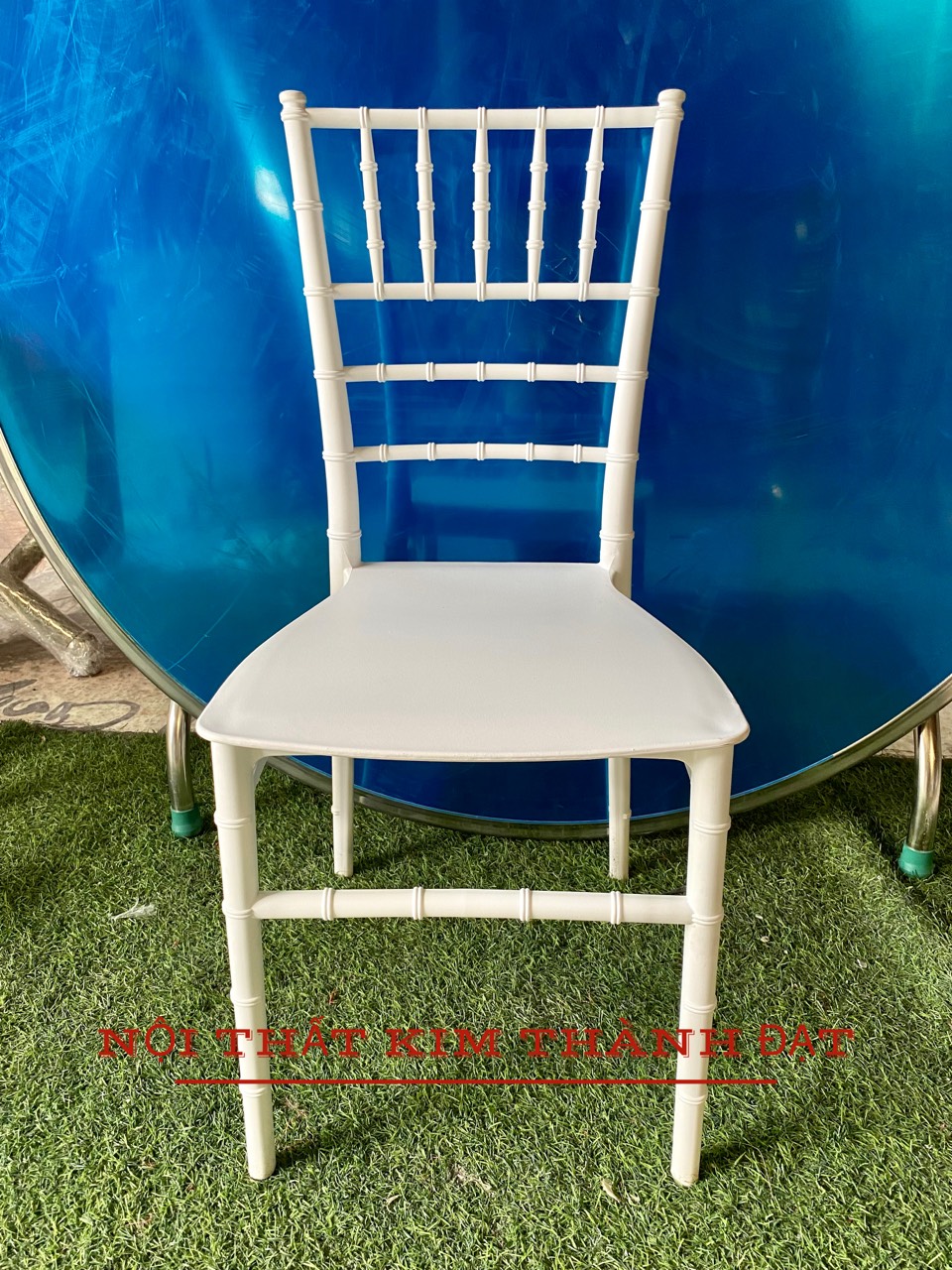Ghế chiavari nhựa đúc nhà hàng