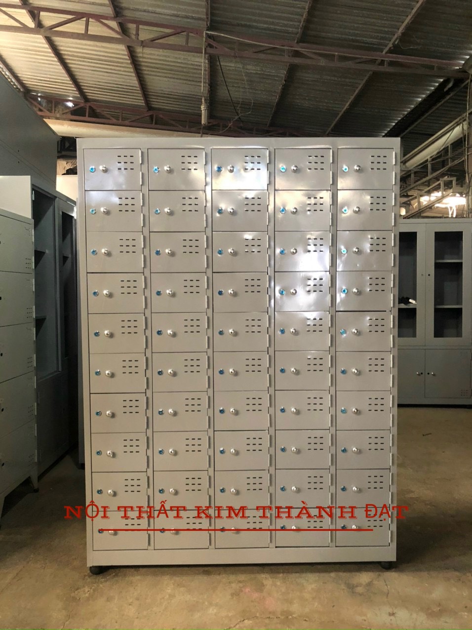Tủ 50 ngăn đựng điện thoại, linh kiện.