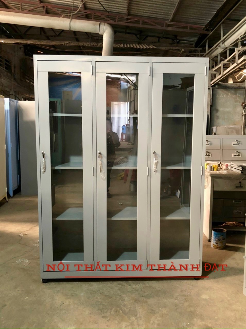 Tủ tàu liệu 3 cánh kính