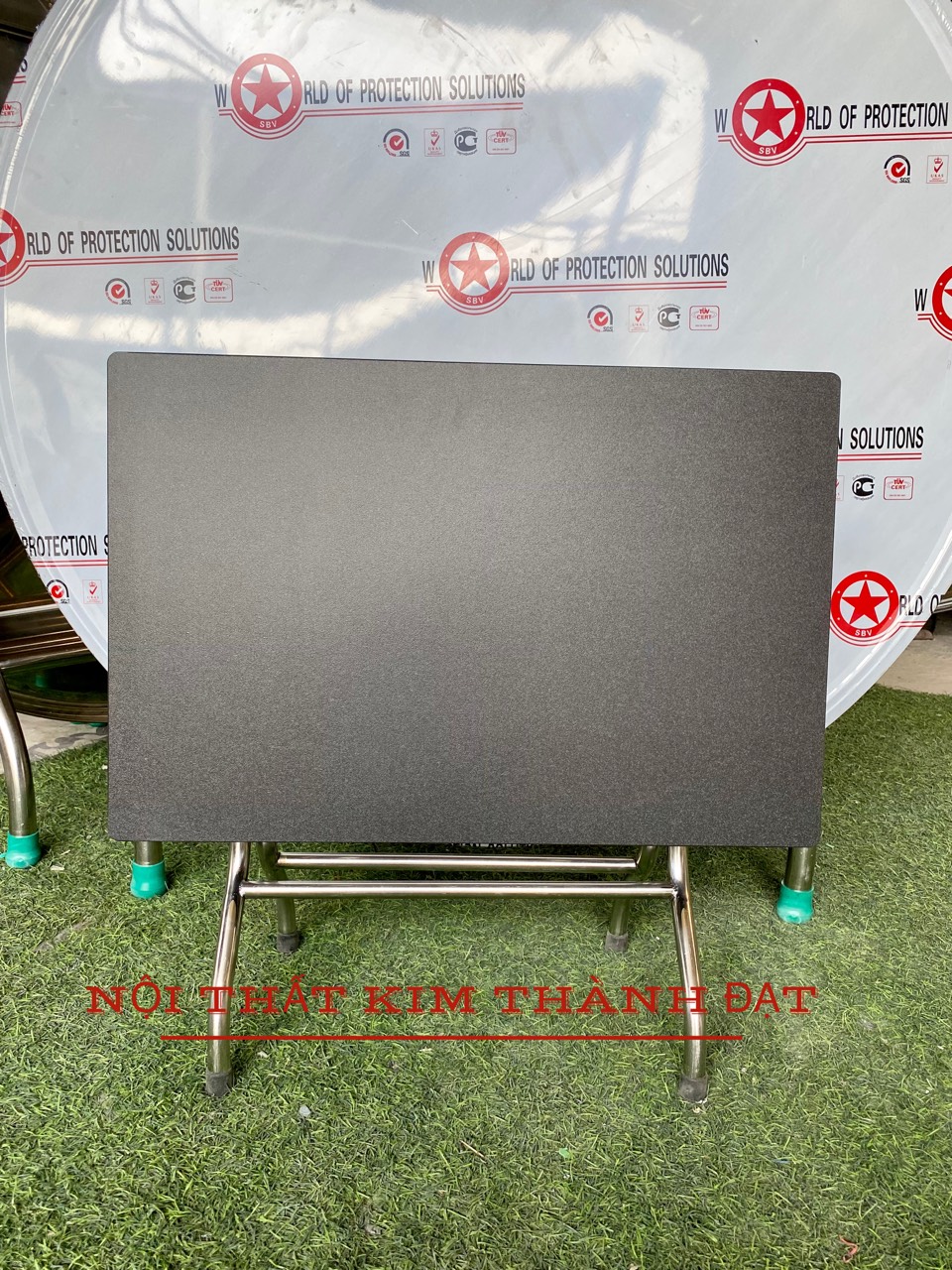 Bàn mặt nhựa chân inox