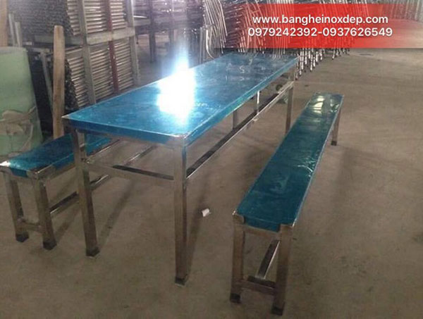 Bàn căn tin 600*1800*h75 cm, ghế băng 1m8