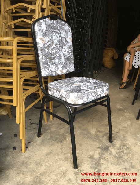 Ghế sắt tiệc cưới hoa văn