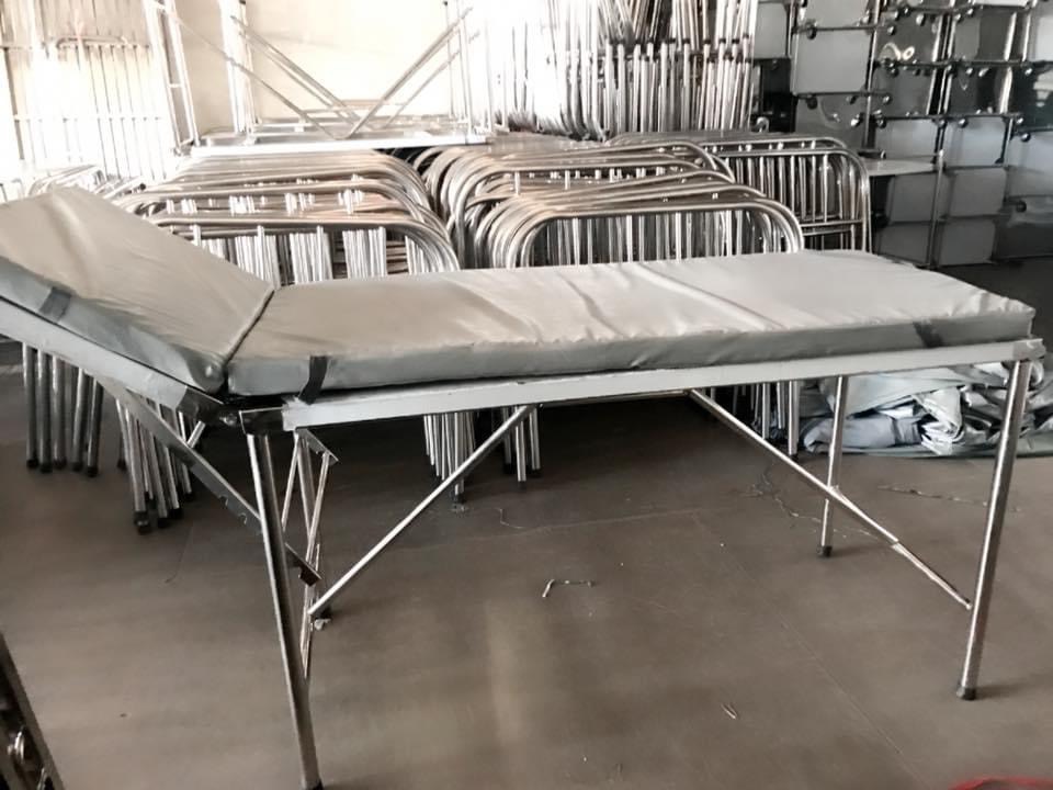 Bàn khám tiểu phẩu inox